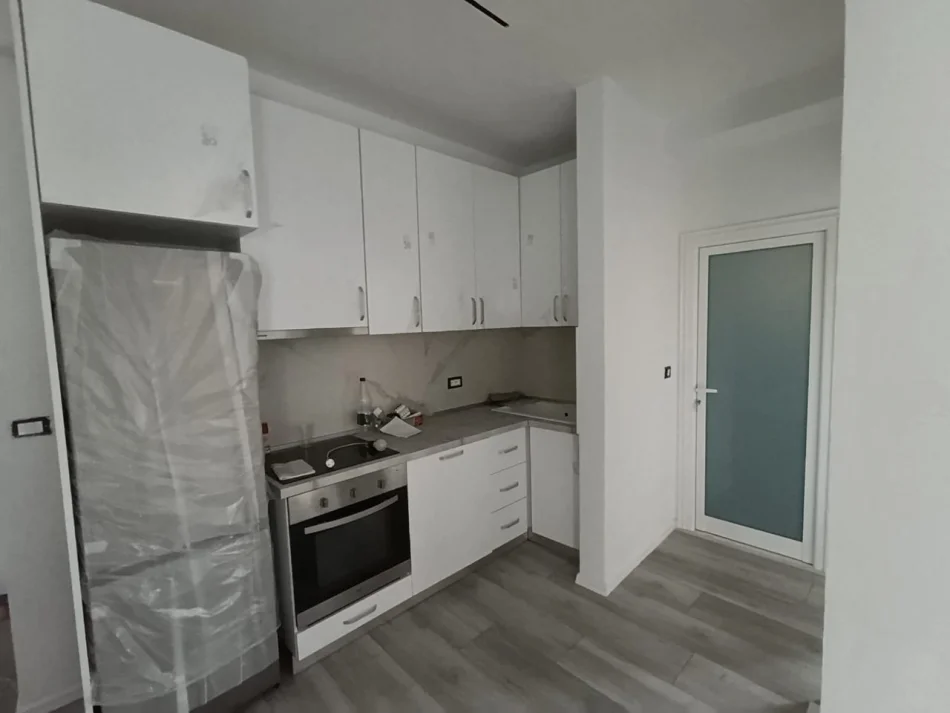Tirane, jepet me qera apartament 1+1 Kati 1, 55 m² 450 € (Kodra E. Priftit)
