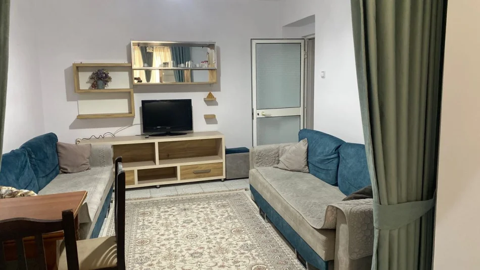 Tirane, jepet me qera apartament 1+1 Kati 1, 55 m² 500 € (Pazari i Ri)