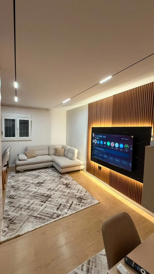 Tirane, jepet me qera apartament 1+1 Kati 1, 55 m² 550 € (Shkolla Bashkuar)