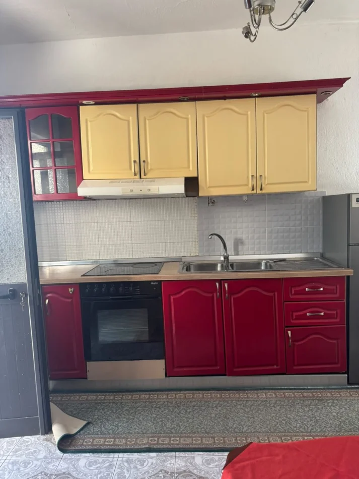 Tirane, jepet me qera apartament 1+1 Kati 1, 56 m² 280 € (5 Maj)