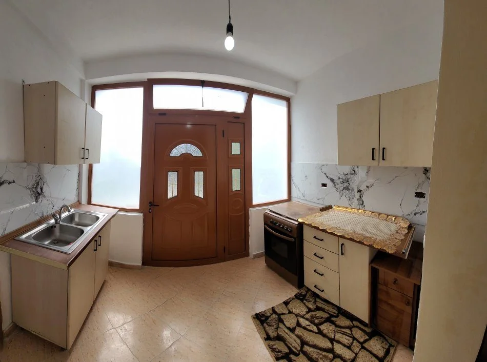 Tirane, jepet me qera apartament 1+1 Kati 1, 60 m² 300 € (Allias)