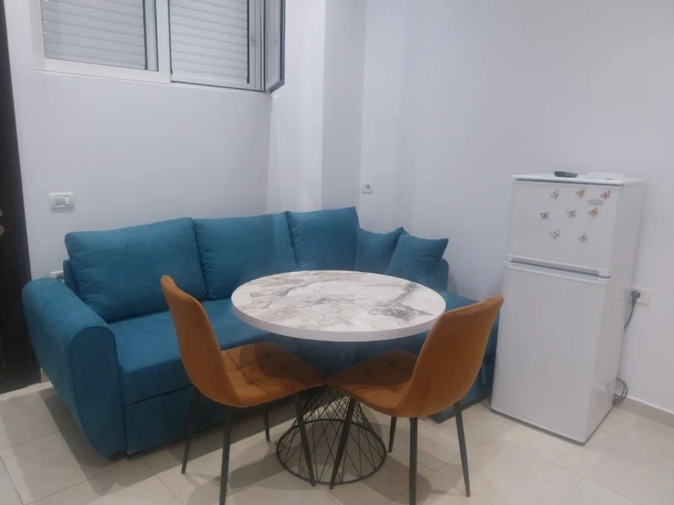 Tirane, jepet me qera apartament 1+1 Kati 1, 60 m² 350 € (Qyteti Studenti)