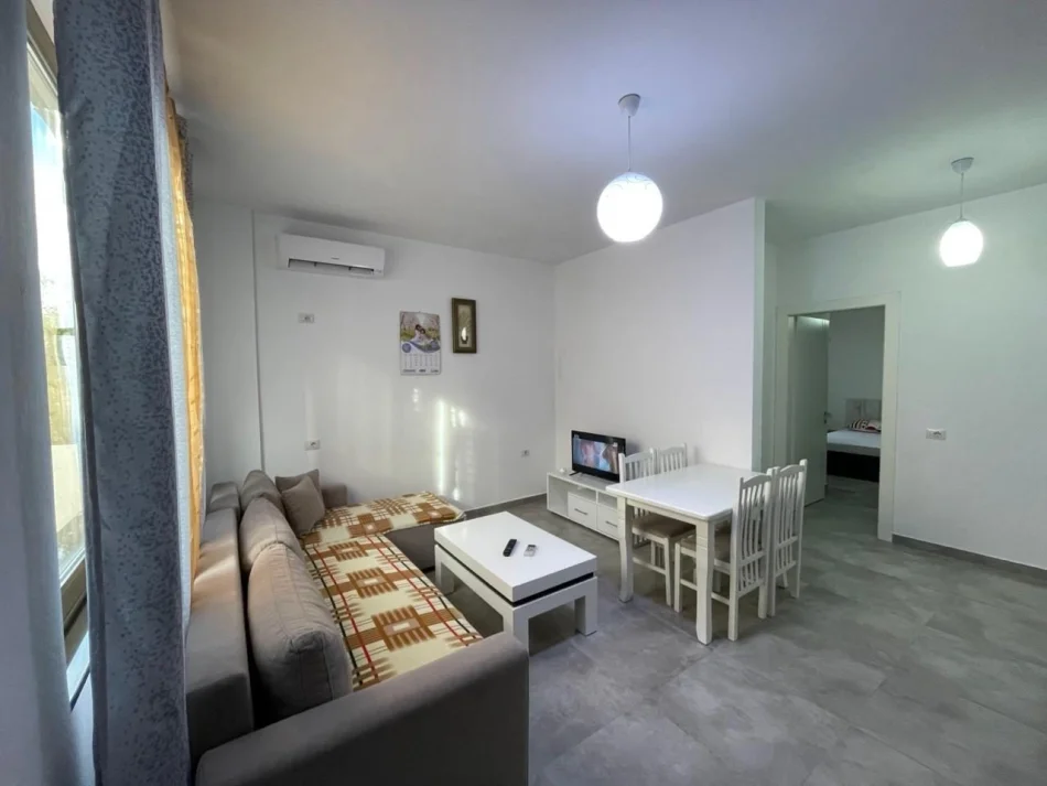 Tirane, jepet me qera apartament 1+1 Kati 1, 60 m² 400 € (Sauk)