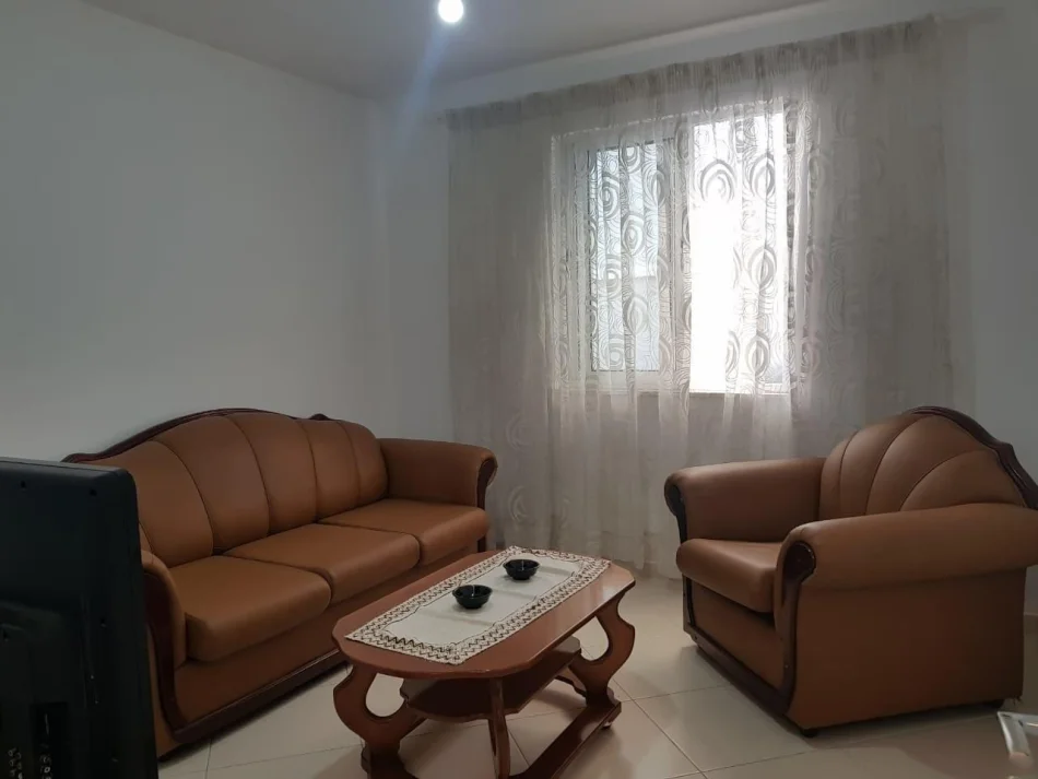 Tirane, jepet me qera apartament 1+1 Kati 1, 60 m² 400 € (Selitë)