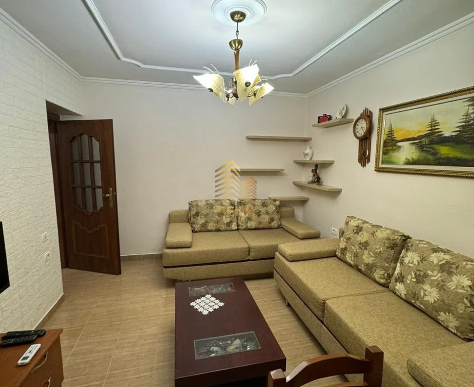 Tirane, jepet me qera apartament 1+1 Kati 1, 60 m² 400 € (Xhamllik)
