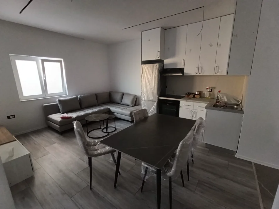 Tirane, jepet me qera apartament 1+1 Kati 1, 60 m² 450 € (KODRA E PRIFTIT)