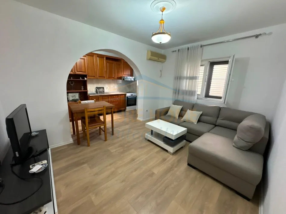 Tirane, jepet me qera apartament 1+1 Kati 1, 60 m² 500 € (Qytet Studenti,)