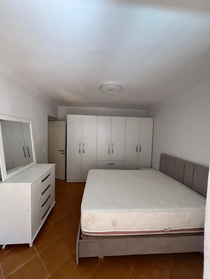 Tirane, jepet me qera apartament 1+1 Kati 1, 60 m² 500 € (Rruga e Dibrës)