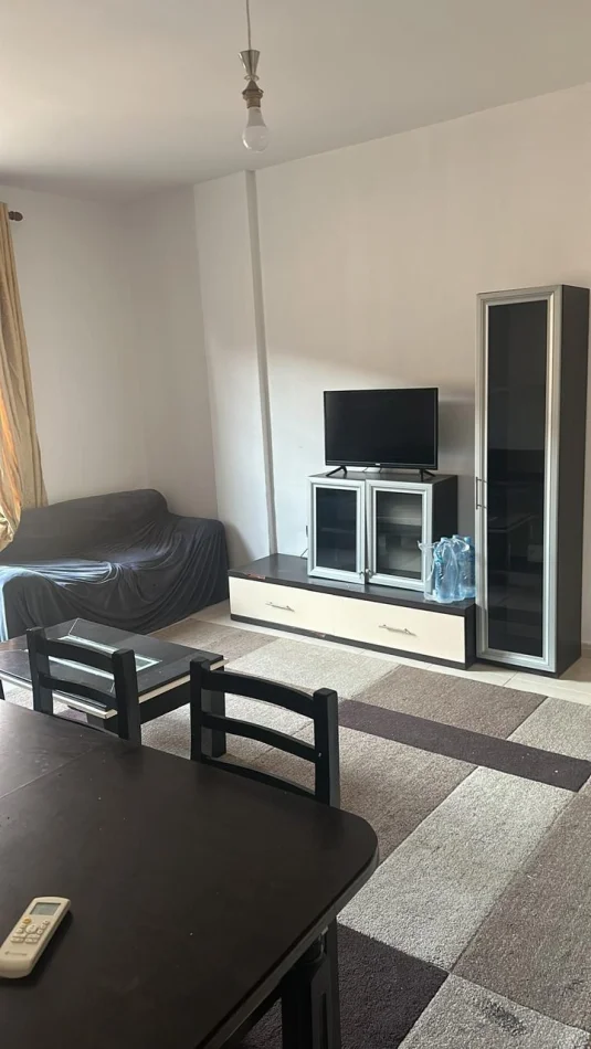 Tirane, jepet me qera apartament 1+1 Kati 1, 60 m² 500 € (Selvia)