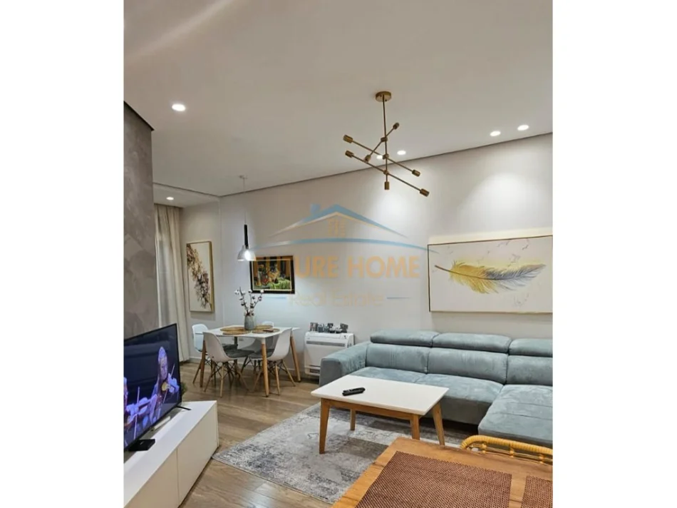 Tirane, jepet me qera apartament 1+1 Kati 1, 61 m² 640 € (Kopshti Botanik)