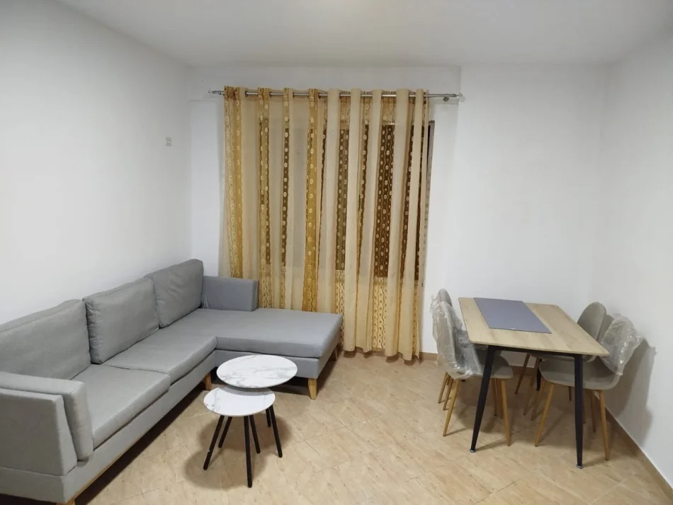 Tirane, jepet me qera apartament 1+1 Kati 1, 62 m² 420 € (Rruga Teodor Keko)