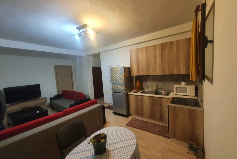 Tirane, jepet me qera apartament 1+1 Kati 1, 62 m² 450 € (Selite)