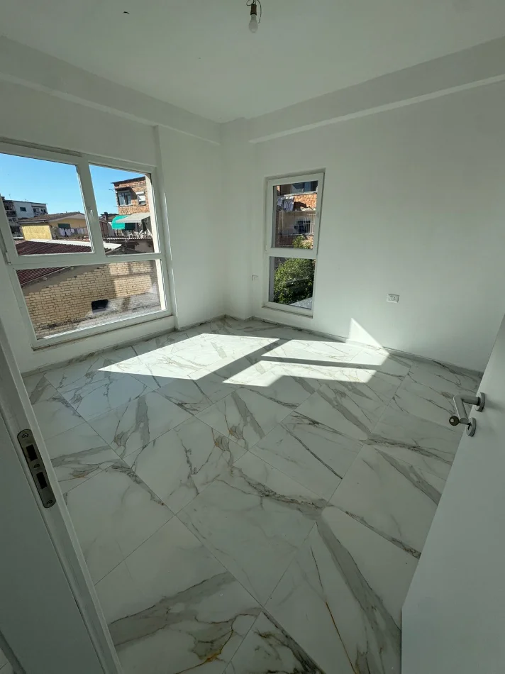 Tirane, jepet me qera apartament 1+1 Kati 1, 64 m² 400 € (Kompleksi Aura)