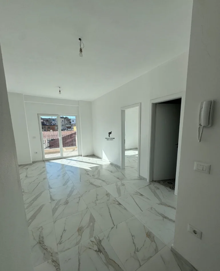 Tirane, jepet me qera apartament 1+1 Kati 1, 64 m² 400 € (LAPRAKE)