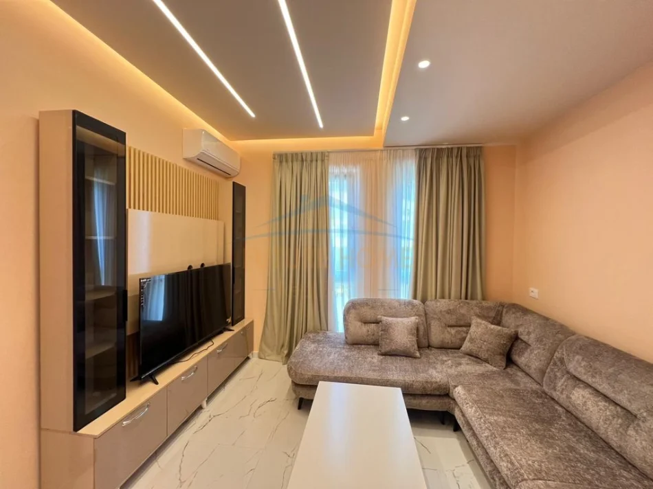 Tirane, jepet me qera apartament 1+1 Kati 1, 64 m² 475 € (RRUGA E DIBRES)