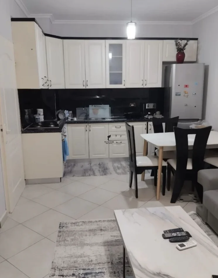 Tirane, jepet me qera apartament 1+1 Kati 1, 65 m² 400 € (ASTIR)