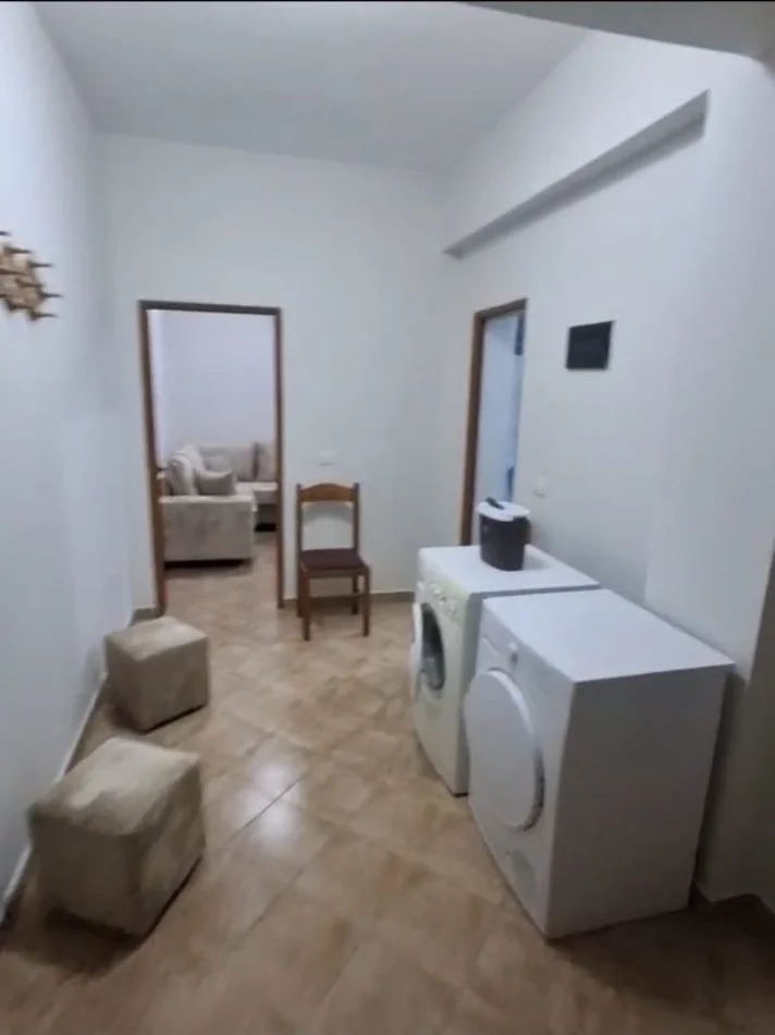 Tirane, jepet me qera apartament 1+1 Kati 1, 65 m² 400 € (Misto Mame)