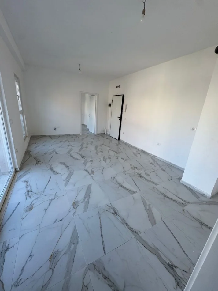 Tirane, jepet me qera apartament 1+1 Kati 1, 65 m² 400 € (Rruga Dritan Hoxha)