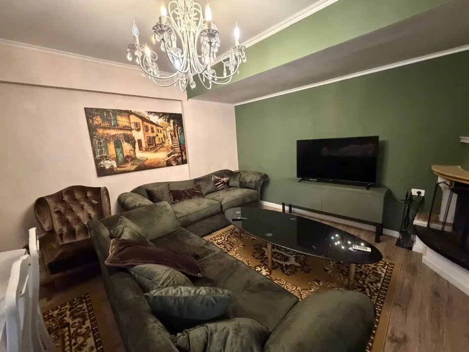 Tirane, jepet me qera apartament 1+1 Kati 1, 65 m² 500 € (Marteniteti i Ri /Rr.Sitki Cico)