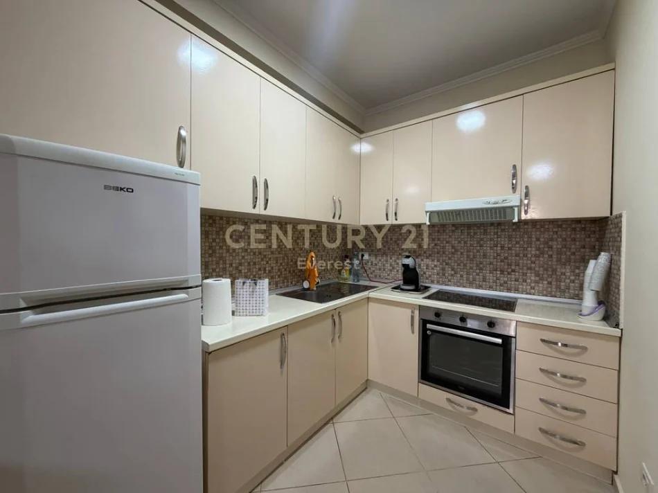 Tirane, jepet me qera apartament 1+1 Kati 1, 65 m² 550 € (Astir)