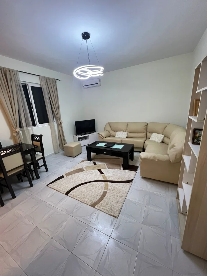 Tirane, jepet me qera apartament 1+1 Kati 1, 65 m² 600 € (Rruga Don Bosko)