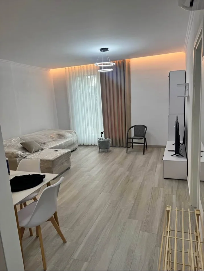 Tirane, jepet me qera apartament 1+1 Kati 1, 65 m² 600 € (STACIONI I TRENIT)