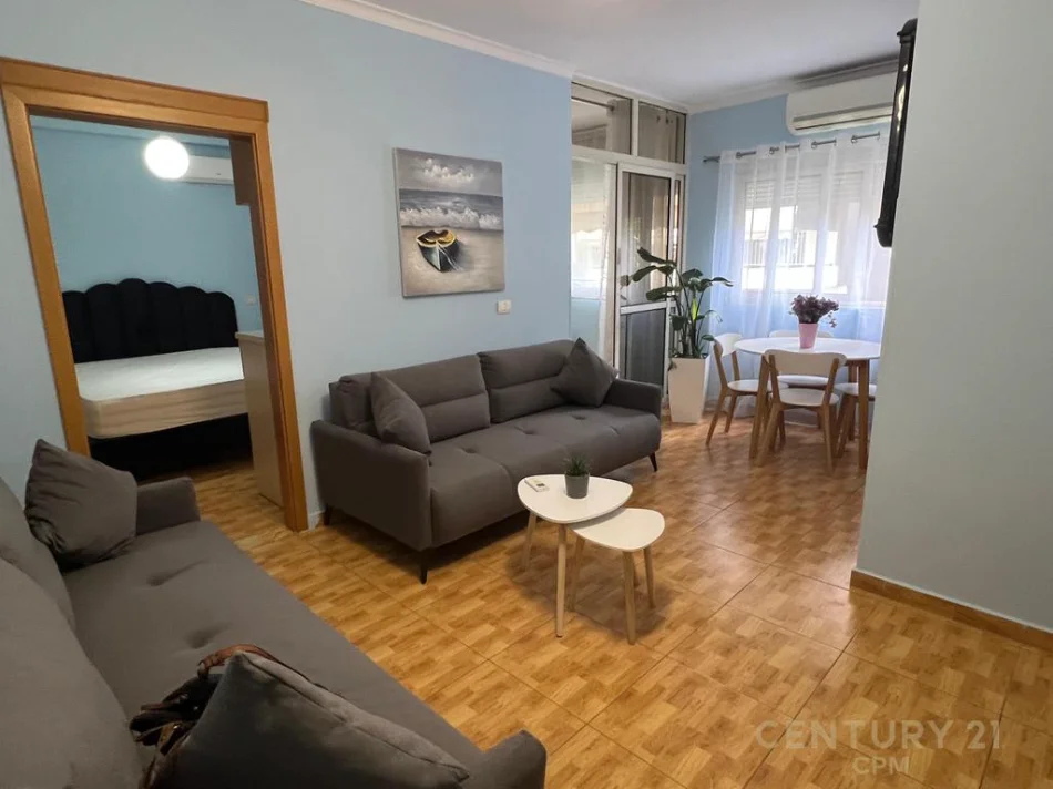 Tirane, jepet me qera apartament 1+1 Kati 1, 65 m² 650 € (rruga e barrikadave)