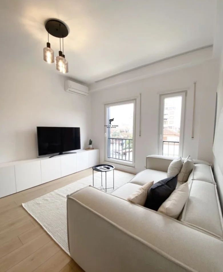 Tirane, jepet me qera apartament 1+1 Kati 1, 65 m² 750 € (stacioni i trenit)