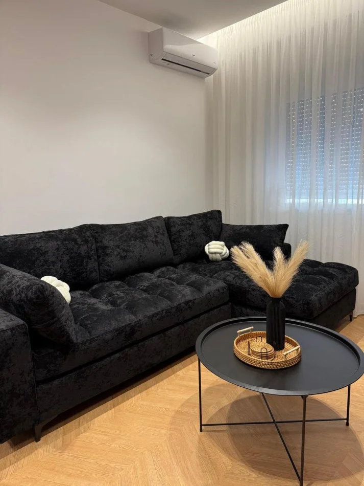 Tirane, jepet me qera apartament 1+1 Kati 1, 65 m² 900 € (Rruga Eduart Mano)