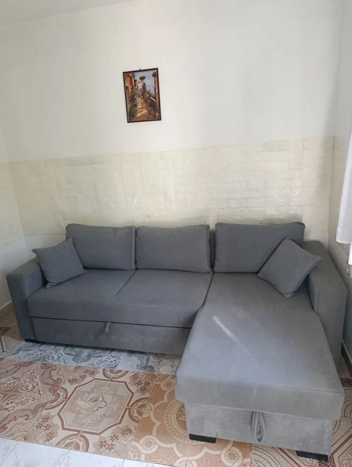 Tirane, jepet me qera apartament 1+1 Kati 1, 70 m² 300 € (Rruga Njazi Meka)