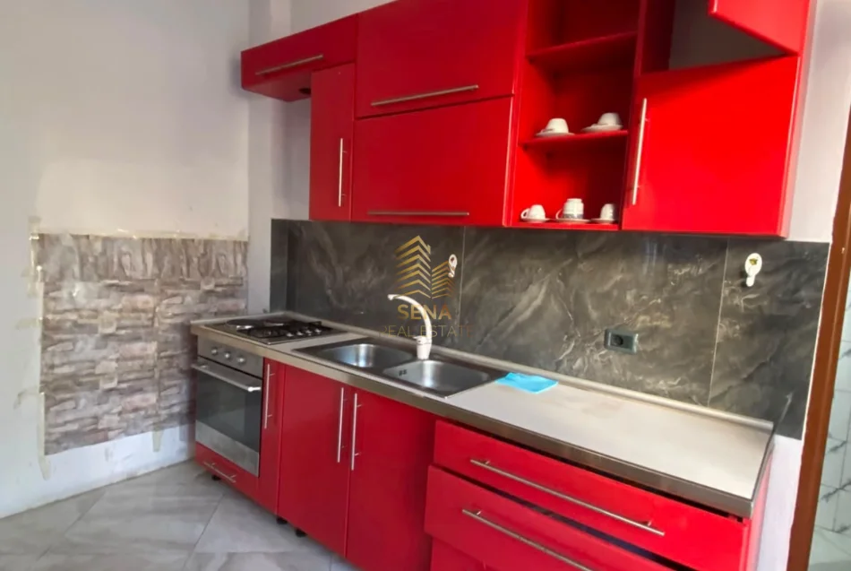Tirane, jepet me qera apartament 1+1 Kati 1, 70 m² 350 € (Laprake)