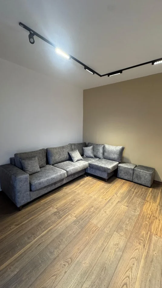 Tirane, jepet me qera apartament 1+1 Kati 1, 70 m² 350 € (Tregu Elektrik)