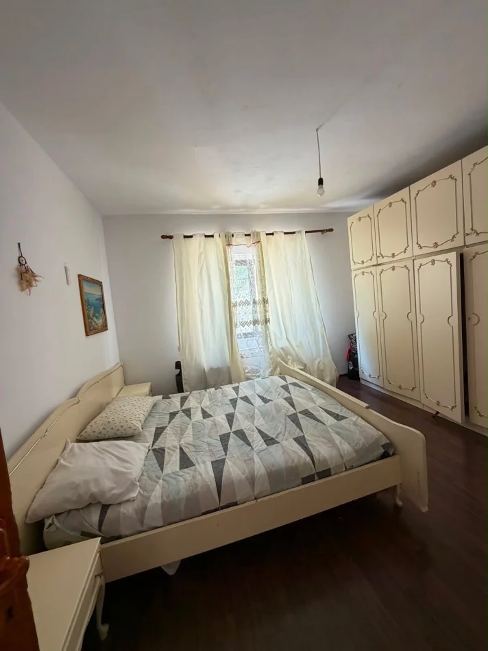 Tirane, jepet me qera apartament 1+1 Kati 1, 70 m² 400 € (Globe tek Rruga e Kavajes)