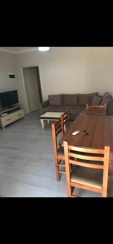 Tirane, jepet me qera apartament 1+1 Kati 1, 70 m² 400 € (Tregu Elektrik)