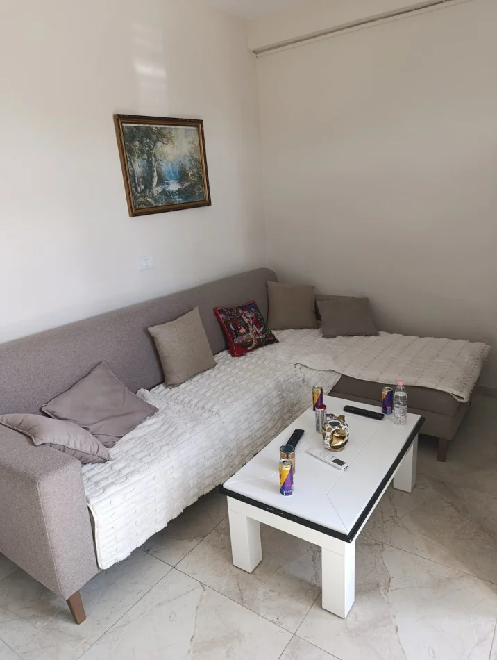 Tirane, jepet me qera apartament 1+1 Kati 1, 70 m² 450 € (Spitali Amerikan 2)