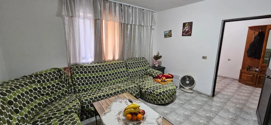 Tirane, jepet me qera apartament 1+1 Kati 1, 70 m² 530 € (Komuna E Parisit)