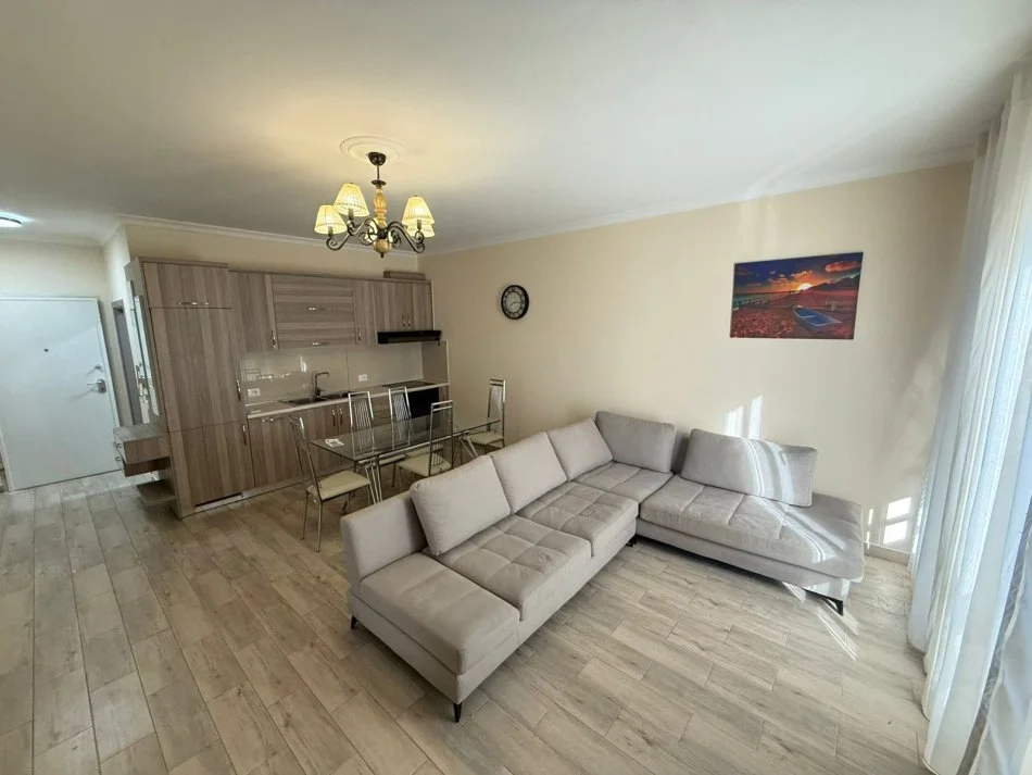 Tirane, jepet me qera apartament 1+1 Kati 1, 70 m² 550 € (Rruga e Dibres)