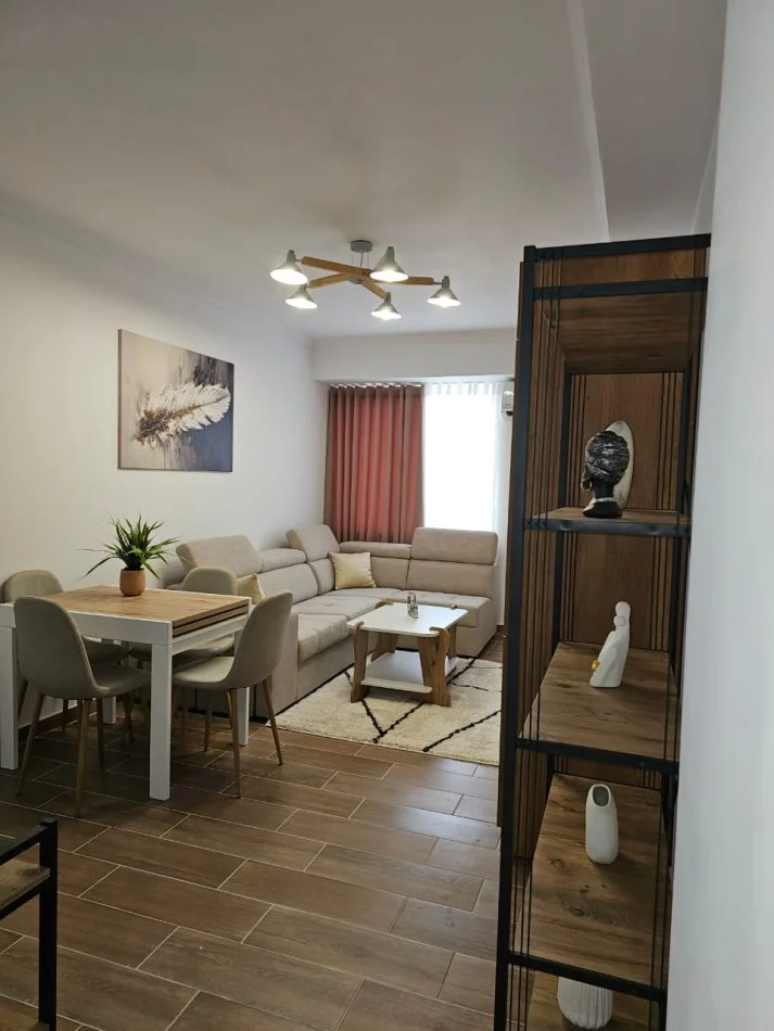 Tirane, jepet me qera apartament 1+1 Kati 1, 70 m² 600 € (inchieneria e ndertimit)