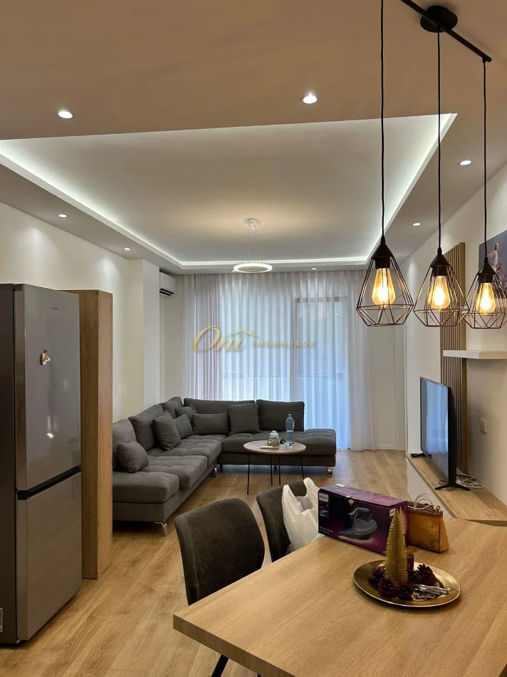 Tirane, jepet me qera apartament 1+1 Kati 1, 70 m² 650 € (PRANE XHAMISE SE TABAKEVE)