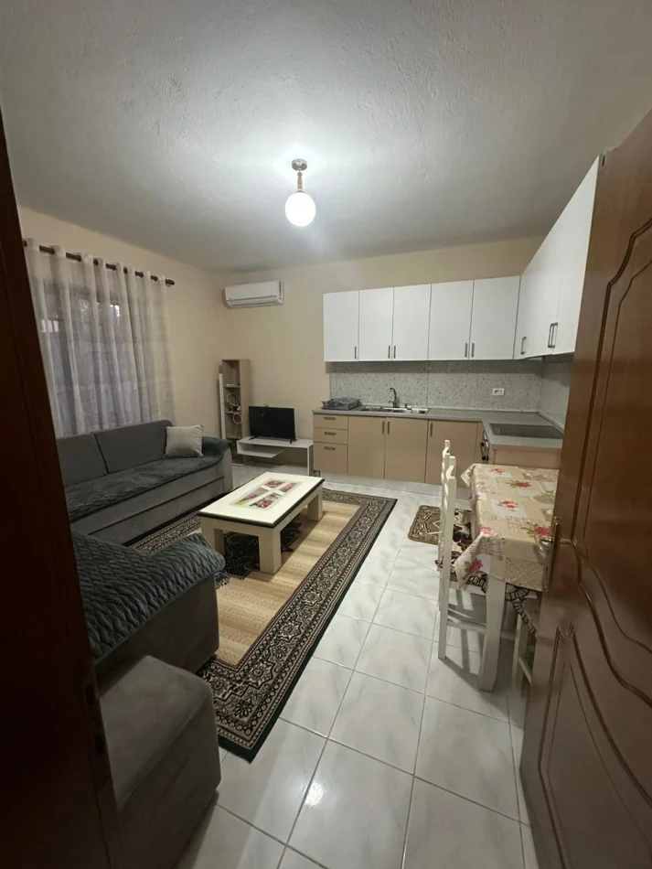 Tirane, jepet me qera apartament 1+1 Kati 1, 71 m² 350 € (Rruga 5 Maji)