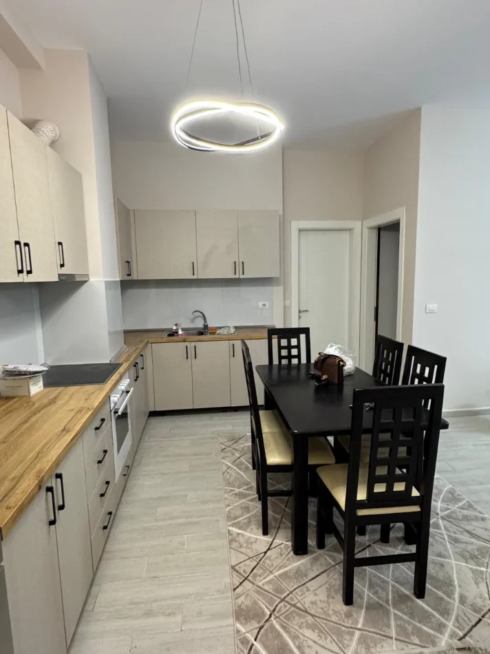 Tirane, jepet me qera apartament 1+1 Kati 1, 74 m² 500 € (ASTIR)