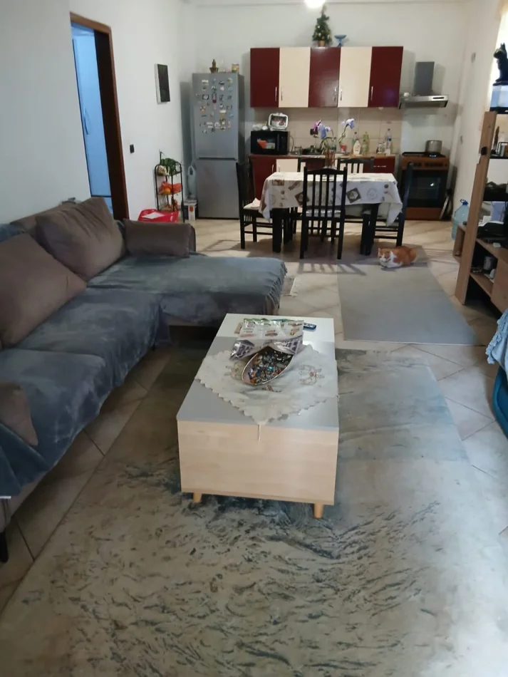 Tirane, jepet me qera apartament 1+1 Kati 1, 80 m² 250 € (Shkozë)