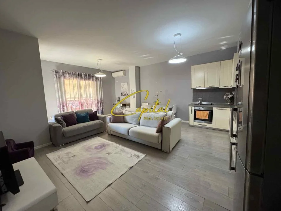 Tirane, jepet me qera apartament 1+1 Kati 1, 80 m² 600 € (BULEVARDI I RI)