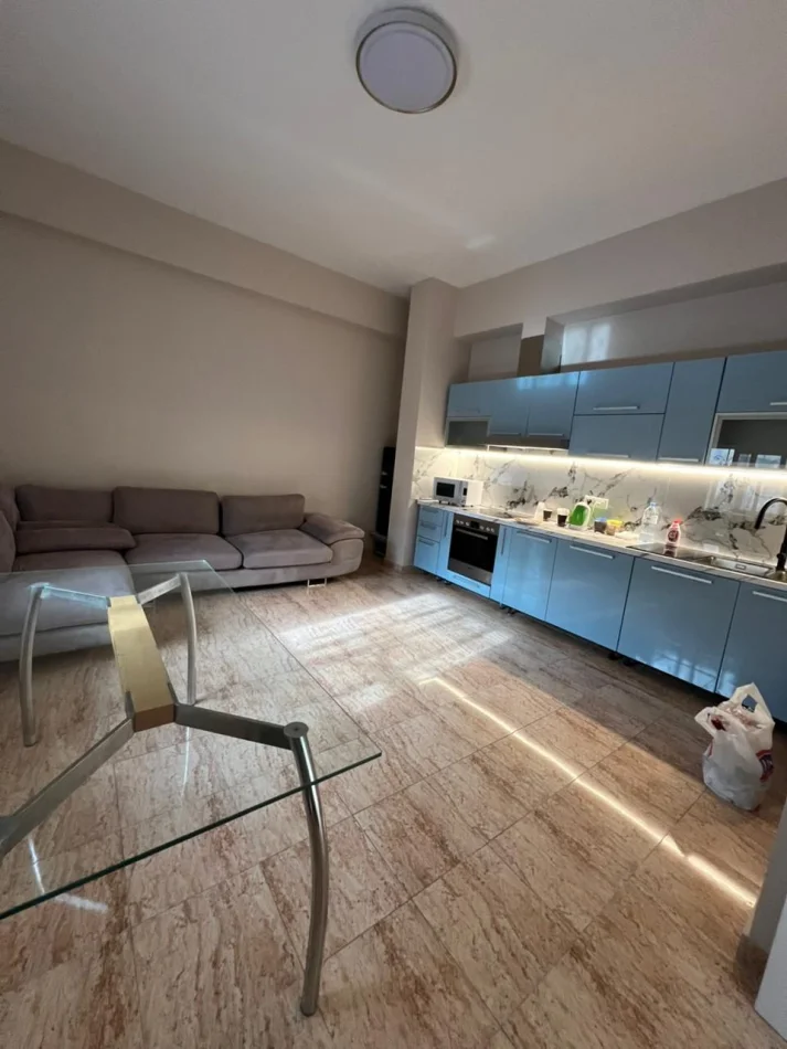 Tirane, jepet me qera apartament 1+1 Kati 1, 80 m² 600 € (Rruga Kodra e Diellit)