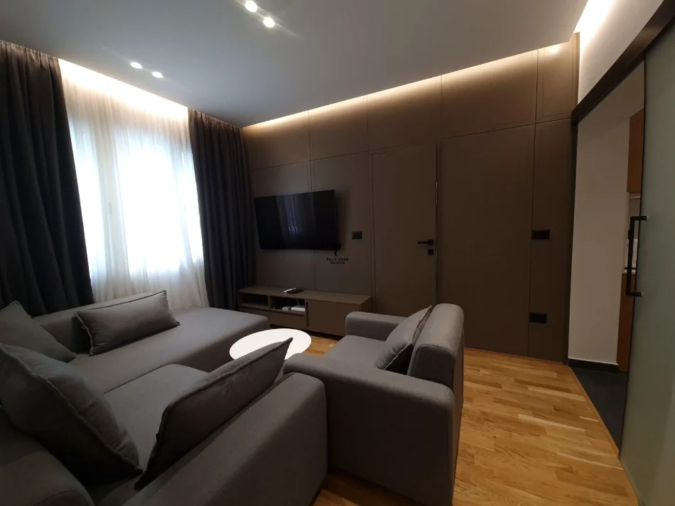 Tirane, jepet me qera apartament 1+1 Kati 1, 80 m² 700 € (MYSLYM SHYRI)