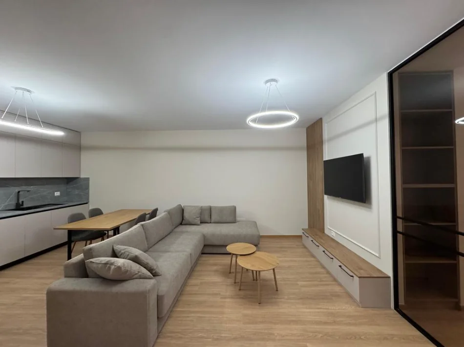 Tirane, jepet me qera apartament 1+1 Kati 1, 93 m² 750 €