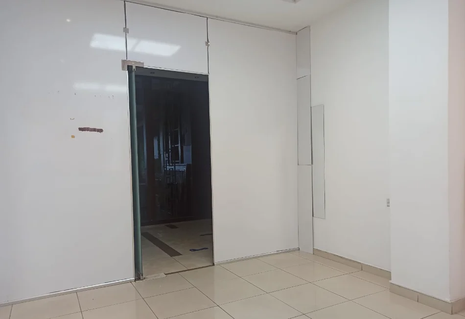Tirane, jepet me qera apartament 1+1 Kati 2, 28 m² 300 € (Rruga e Dibres)