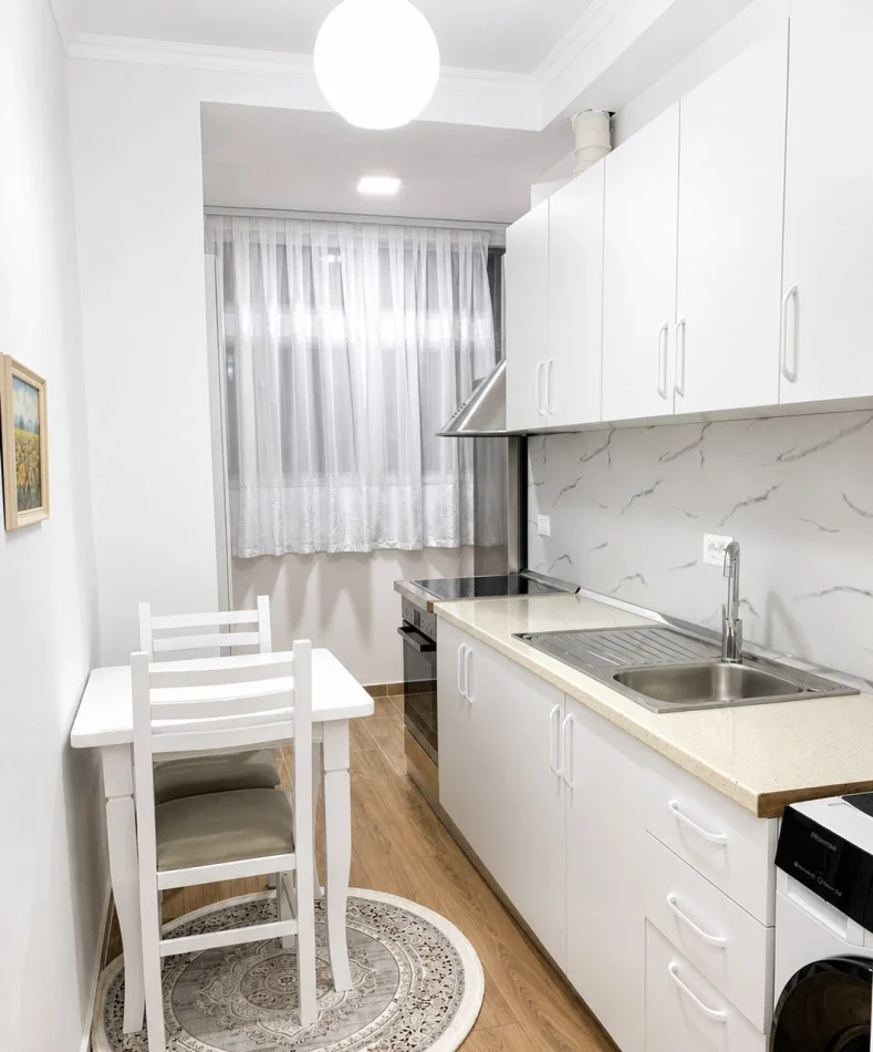 Tirane, jepet me qera apartament 1+1 Kati 2, 30 m² 370 € (Don Bosko)