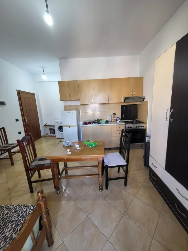 Tirane, jepet me qera apartament 1+1 Kati 2, 35 m² 260 € (Qendra Shëndetësore Qytet Studenti)