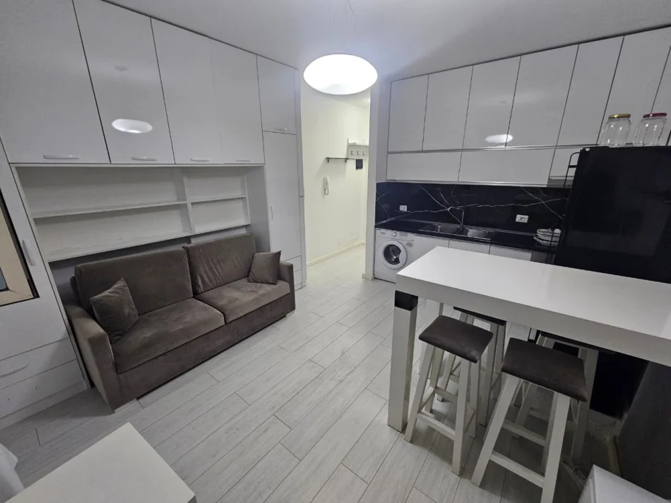 Tirane, jepet me qera apartament 1+1 Kati 2, 35 m² 300 € (Rruga Kodra e Diellit)